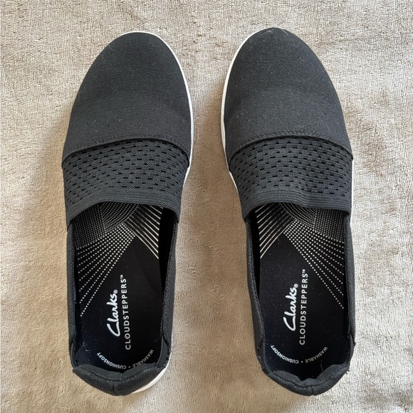 CLARKS cloudsteppers women’s slip ons Size 7 - Picture 3 of 4